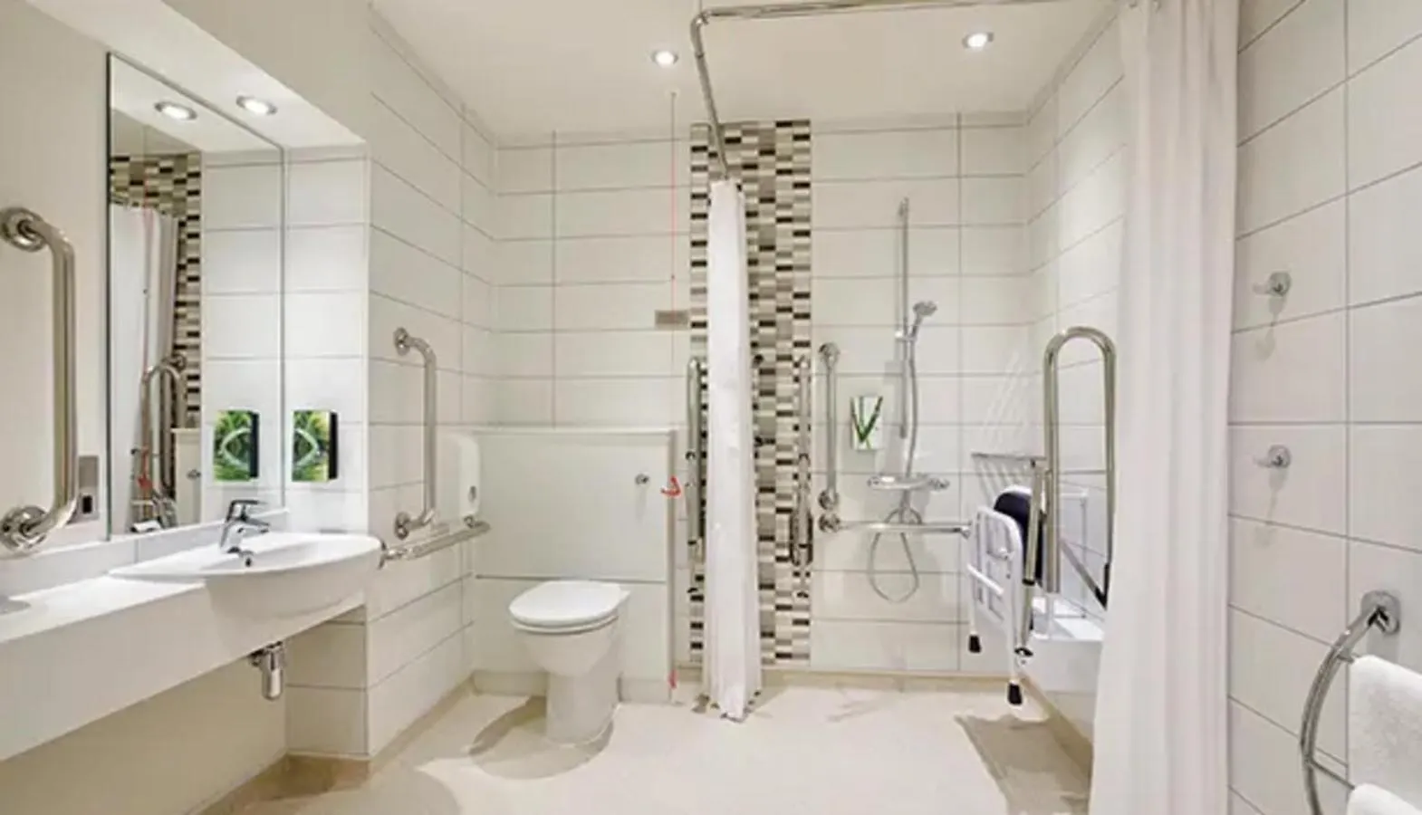 Comfortable Private Room, Steps From Metro & Elizabeth Line London