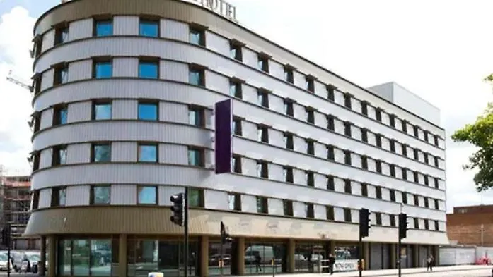 Apartment Comfortable Private Room, Steps From Metro & Elizabeth Line London United Kingdom